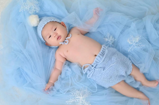 德宏满月宝宝放屁臭